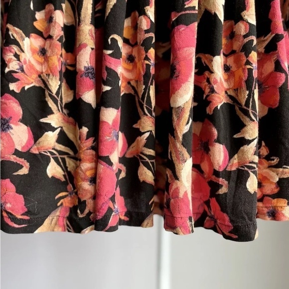 Free People Sz 2 Mini Dress Tegan Floral Swing Bell Sleeve Black Combo EUC - Picture 13 of 16